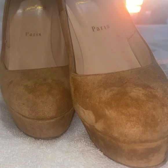 🔥❤️ Christian Louboutin Camel Suede Platform Heels - Picture 4 of 11
